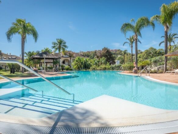 For sale ✨ Nueva Andalucia  3-Bedroom Duplex Penthouse in the Highly Desirable Las Alamandas ✨