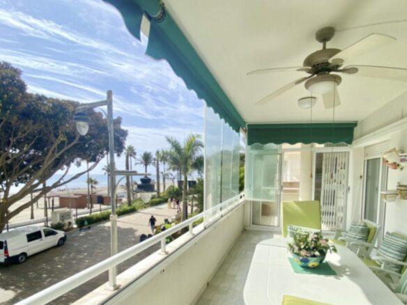 🌟 Fantastic 3B Beachfront Apartment in the Heart of Estepona 🏖️✨