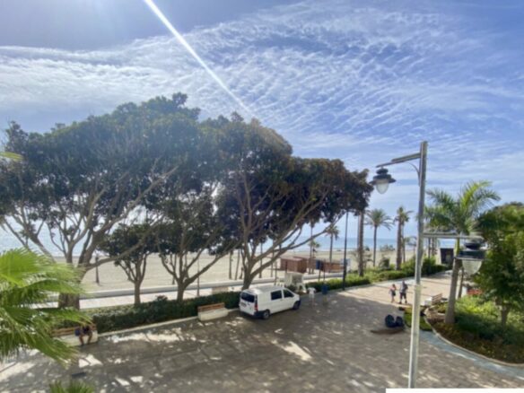 🌟 Fantastic 3B Beachfront Apartment in the Heart of Estepona 🏖️✨