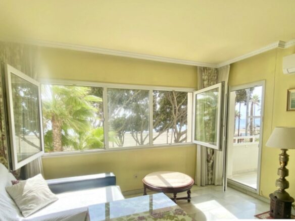 🌟 Fantastic 3B Beachfront Apartment in the Heart of Estepona 🏖️✨