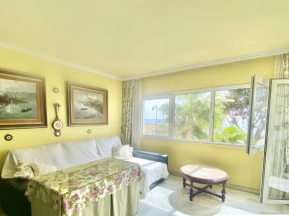🌟 Fantastic 3B Beachfront Apartment in the Heart of Estepona 🏖️✨