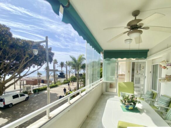 🌟 Fantastic 3B Beachfront Apartment in the Heart of Estepona 🏖️✨