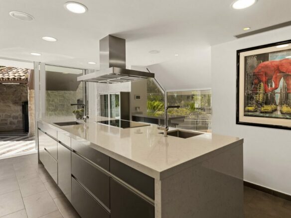 For sale 🌟 State-of-the-Art Villa in La Quinta, Benahavis 🌟
