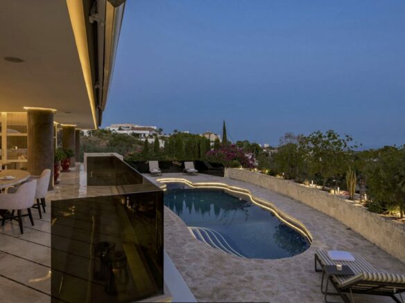 For sale 🌟 State-of-the-Art Villa in La Quinta, Benahavis 🌟
