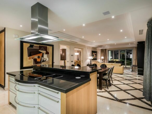 🌟 Stunning Villa with Panoramic Sea Views for Sale 🌊🏖️ | Marbella Golden Mile 🌟