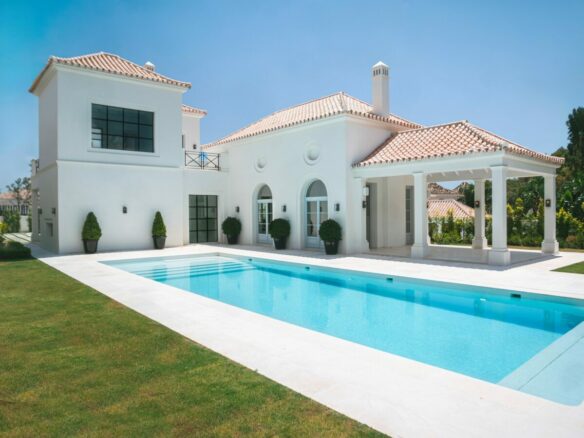 For Sale: Nueva Andalucía villa classic Provençal architecture   🏛️