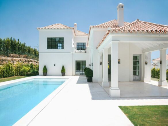 For Sale: Nueva Andalucía villa classic Provençal architecture   🏛️