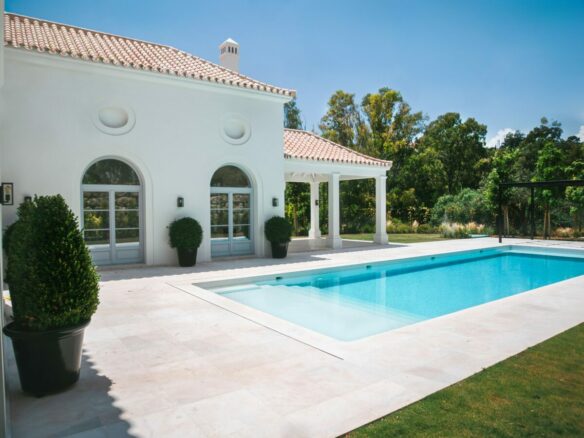 For Sale: Nueva Andalucía villa classic Provençal architecture   🏛️