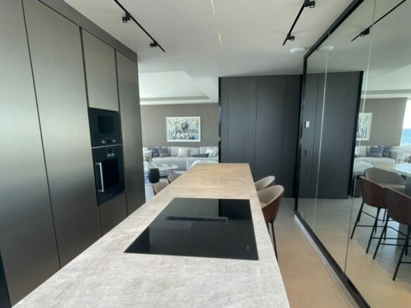 For sale 🏝️ Golden Mile – Exclusive 3B Duplex Penthouse on the Beachfront 🏖️