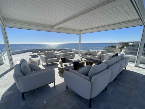 For sale 🏝️ Golden Mile – Exclusive 3B Duplex Penthouse on the Beachfront 🏖️