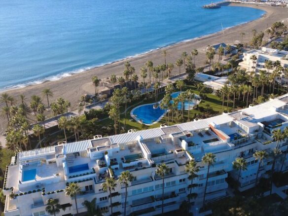 🌟 For Sale | 3B Penthouse – Los Granados – Beachfront, Puerto Banús 🏖️