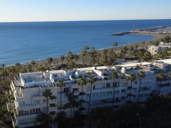 🌟 For Sale | 3B Penthouse – Los Granados – Beachfront, Puerto Banús 🏖️
