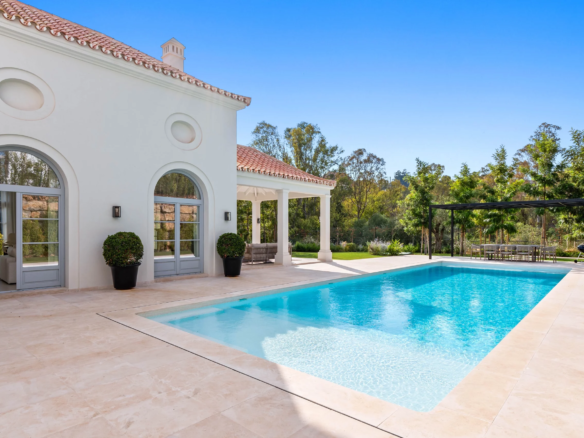 For Sale: Nueva Andalucía villa classic Provençal architecture   🏛️