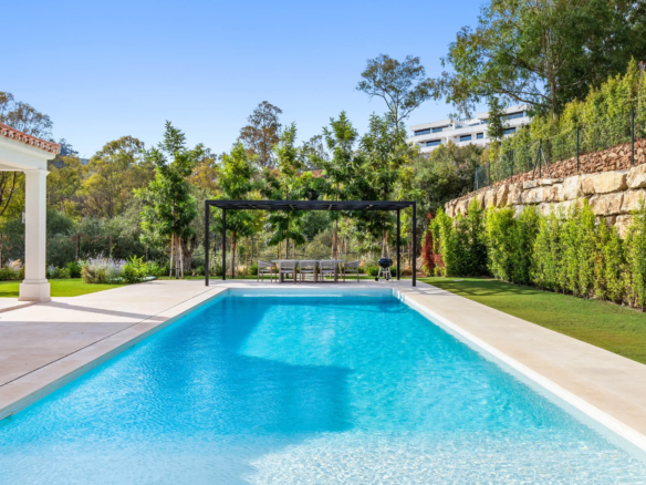 For Sale: Nueva Andalucía villa classic Provençal architecture   🏛️