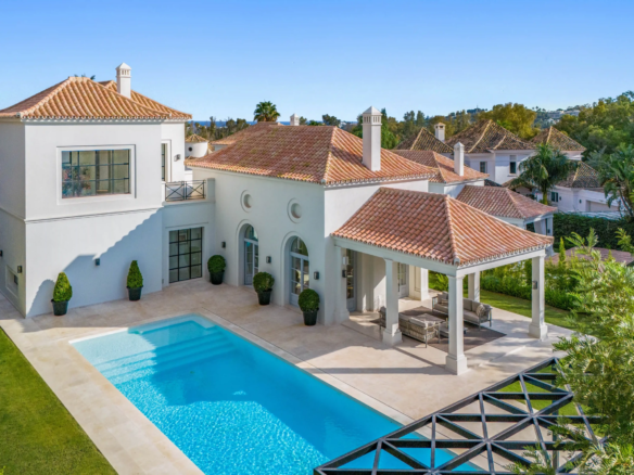For Sale: Nueva Andalucía villa classic Provençal architecture   🏛️