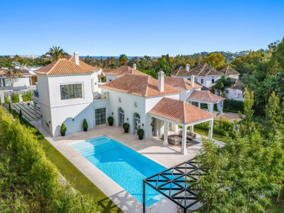 For Sale: Nueva Andalucía villa classic Provençal architecture   🏛️