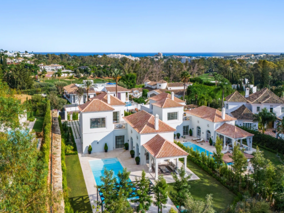 For Sale: Nueva Andalucía villa classic Provençal architecture   🏛️
