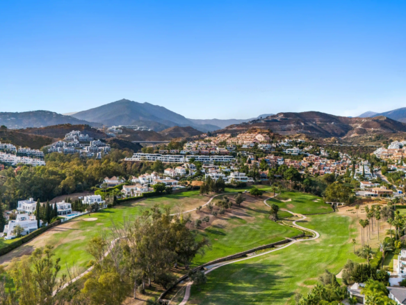 For Sale: Nueva Andalucía villa classic Provençal architecture   🏛️