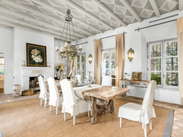 For sale 🏡 Captivating villa in El Madroñal, Benahavís   