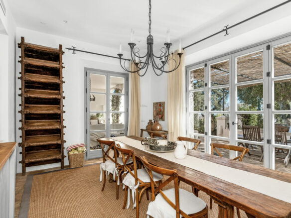 For sale 🏡 Captivating villa in El Madroñal, Benahavís   