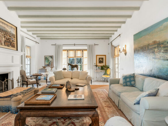 For sale 🏡 Captivating villa in El Madroñal, Benahavís   