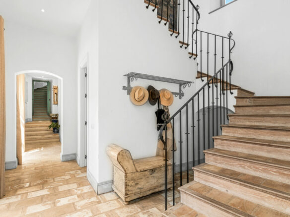 For sale 🏡 Captivating villa in El Madroñal, Benahavís   