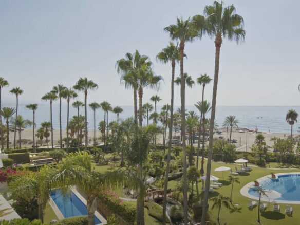 🌟 For Sale | 3B Penthouse – Los Granados – Beachfront, Puerto Banús 🏖️