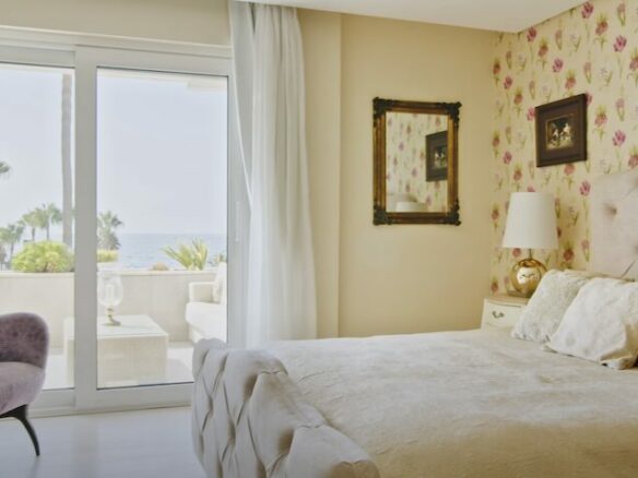 🌟 For Sale | 3B Penthouse – Los Granados – Beachfront, Puerto Banús 🏖️