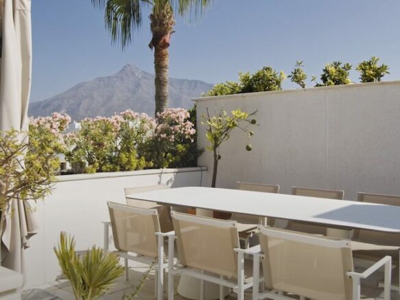 🌟 For Sale | 3B Penthouse – Los Granados – Beachfront, Puerto Banús 🏖️