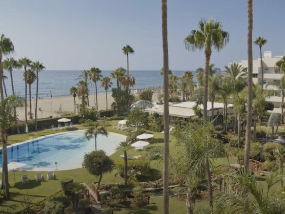 🌟 For Sale | 3B Penthouse – Los Granados – Beachfront, Puerto Banús 🏖️
