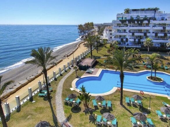 For sale 🏝️ Golden Mile – Exclusive 3B Duplex Penthouse on the Beachfront 🏖️