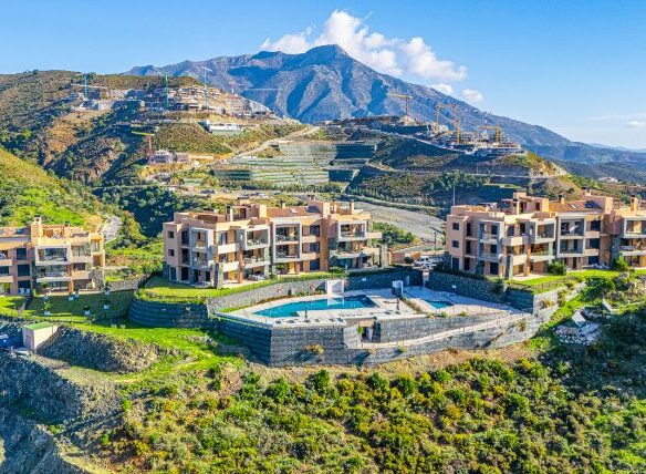 For sale 🌟 La Quinta, Benahavís 🌟  Modern 4-Bedroom Apartment with Panoramic Sea Views 🌊🏞️