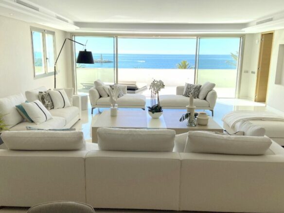 🏖️✨ For Sale: Waterfront 4-Bed Apt with Dramatic Sea Views in Gray D’Albion, Puerto Banus ✨🏖️