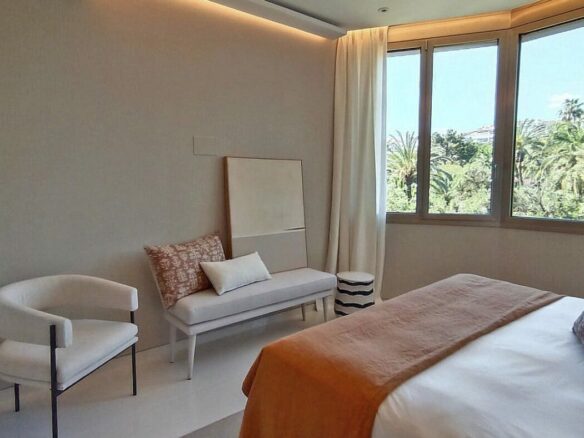🏖️✨ For Sale: Waterfront 4-Bed Apt with Dramatic Sea Views in Gray D’Albion, Puerto Banus ✨🏖️