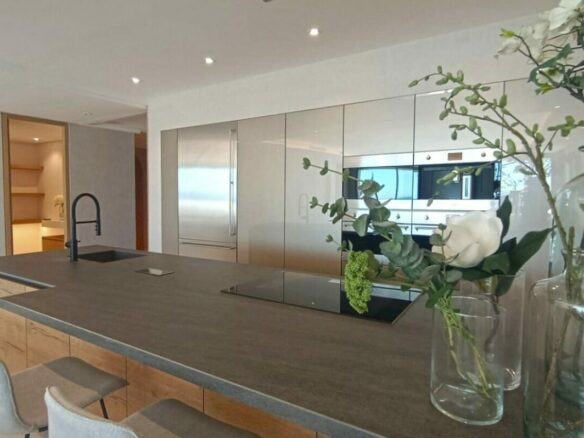 🏖️✨ For Sale: Waterfront 4-Bed Apt with Dramatic Sea Views in Gray D’Albion, Puerto Banus ✨🏖️