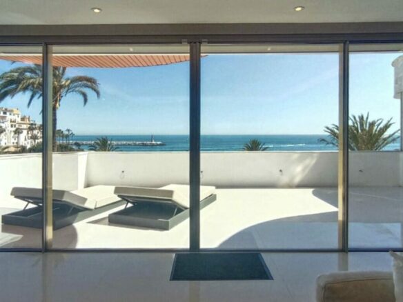 🏖️✨ For Sale: Waterfront 4-Bed Apt with Dramatic Sea Views in Gray D’Albion, Puerto Banus ✨🏖️