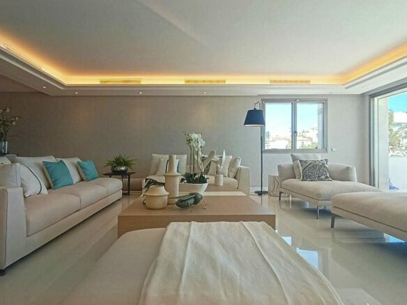 🏖️✨ For Sale: Waterfront 4-Bed Apt with Dramatic Sea Views in Gray D’Albion, Puerto Banus ✨🏖️