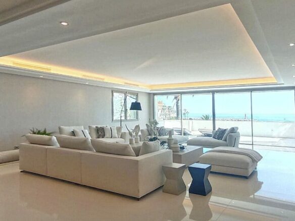 🏖️✨ For Sale: Waterfront 4-Bed Apt with Dramatic Sea Views in Gray D’Albion, Puerto Banus ✨🏖️