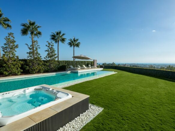 🏡 For Sale 🌟 New  Modern villa in La Quinta  – Gated – Sea Views 