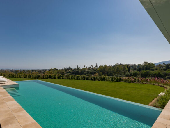 🏡 For Sale 🌟 New  Modern villa in La Quinta  – Gated – Sea Views 