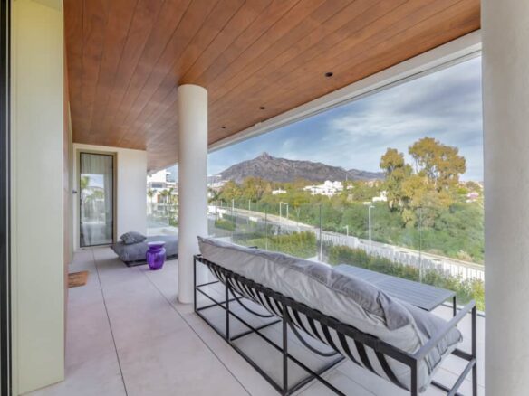 For Rent – 🌟 Ultra Luxurious Benalus 5B Triplex Apt. near Puerto Banus & facilities