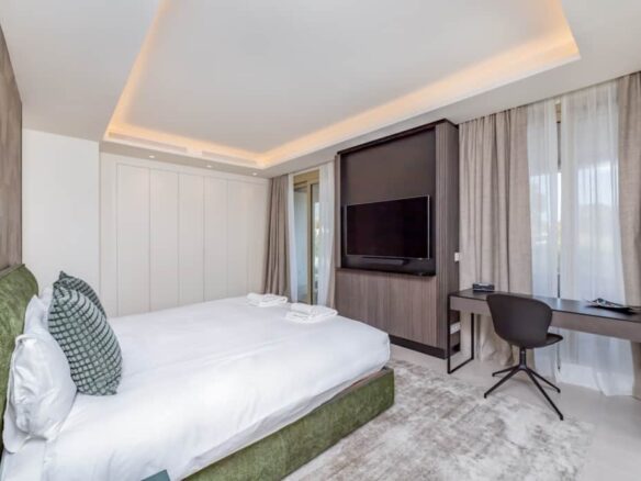 For Rent – 🌟 Ultra Luxurious Benalus 5B Triplex Apt. near Puerto Banus & facilities