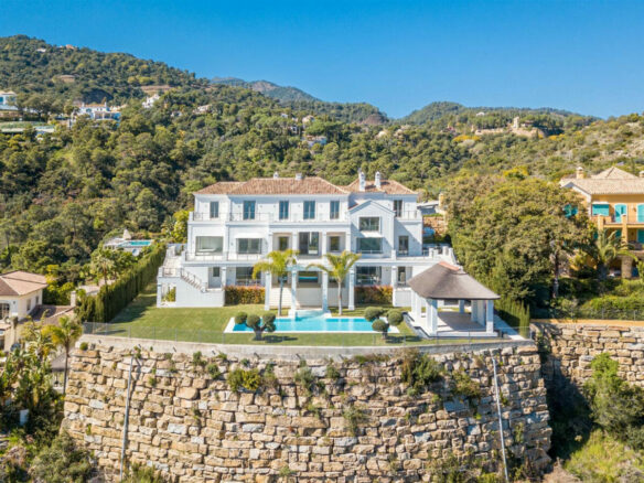 🏡 For Sale: Luxurious Modern Villa in El Madroñal, Benahavís ✨ Gated