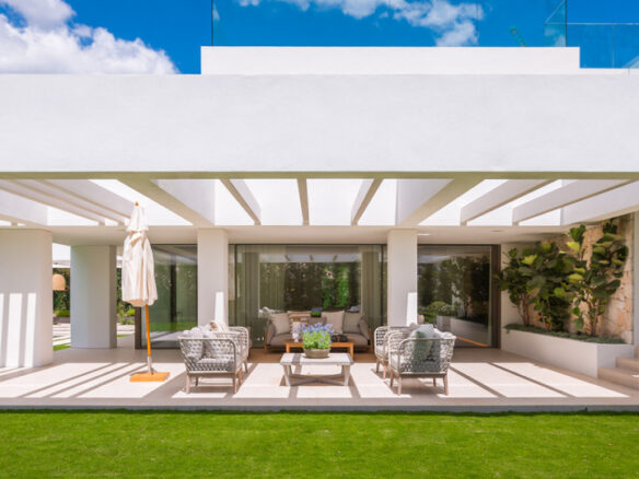 🏡 Fabulous Modern Villa with Golf Views in Nueva Andalucía ⛳✨