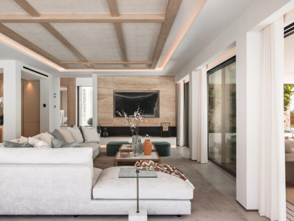 🏡 Fabulous Modern Villa with Golf Views in Nueva Andalucía ⛳✨