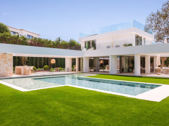 🏡 Fabulous Modern Villa with Golf Views in Nueva Andalucía ⛳✨