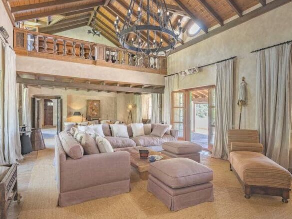 🏡 For Sale 💰 Country Home on 600,045 m² plot in Estepona 🌿