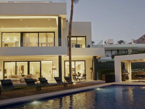 For sale ✨ Modern Villa in Marbella’s Golden Mile ✨🏡 Gated