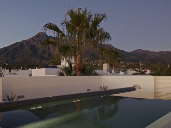 For sale ✨ Modern Villa in Marbella’s Golden Mile ✨🏡 Gated