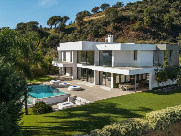 For sale – Elegant Modern Home  with Sea Views 🌊 in El Madronal